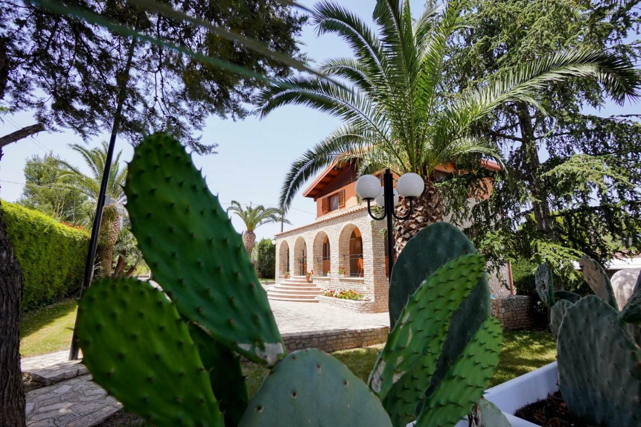 B&B Villa Adriana Andria Exterior foto